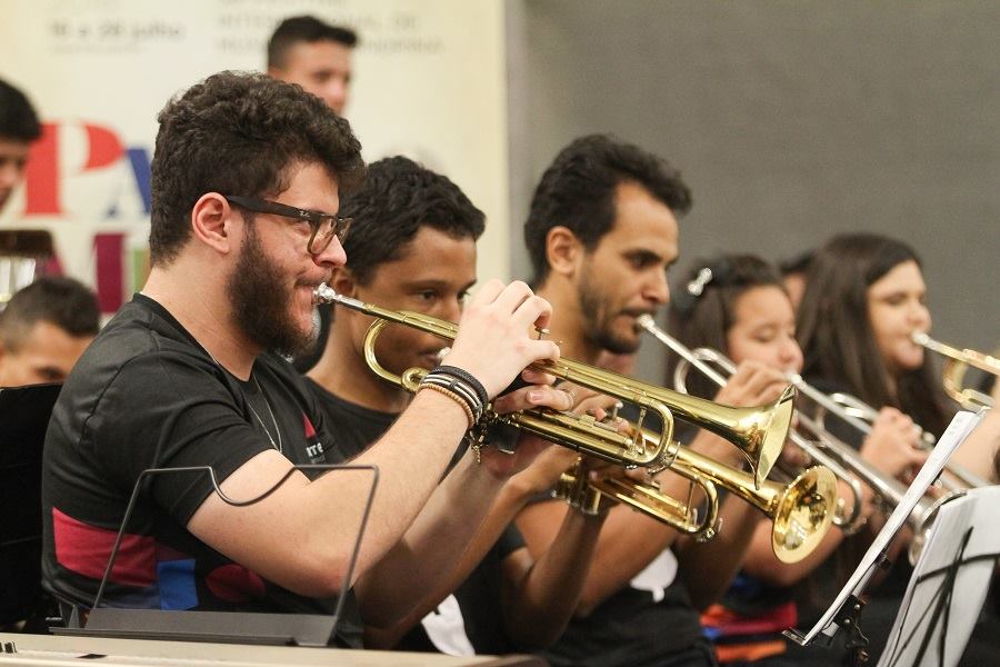  Concerto com a Orquestra de Câmara da Rocinha (RJ) e Orquestra Arte&Vida (Arapongas - PR)